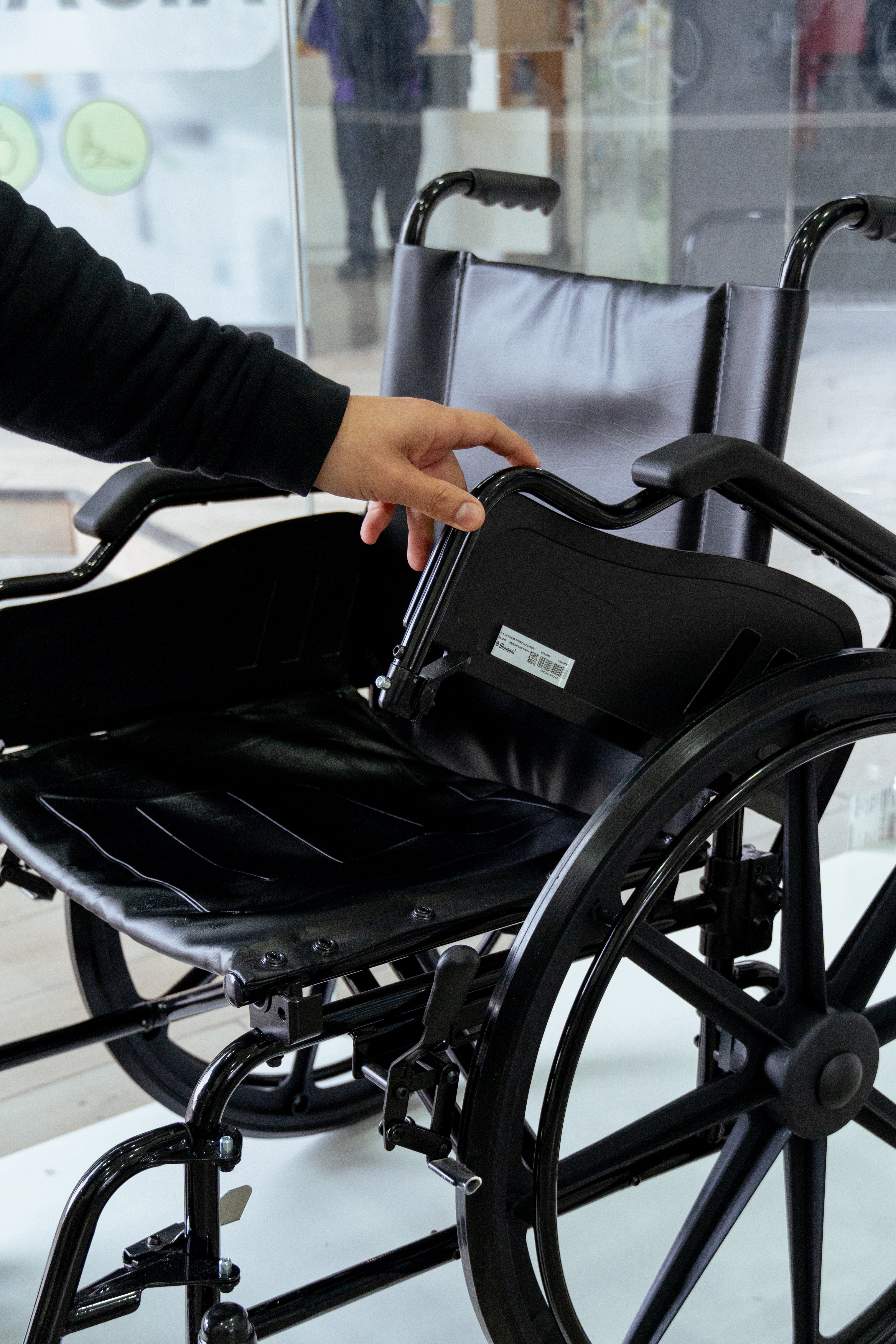🦽 Cómo elegir la silla de ruedas correcta para tu padre o madre: Guía paso a paso