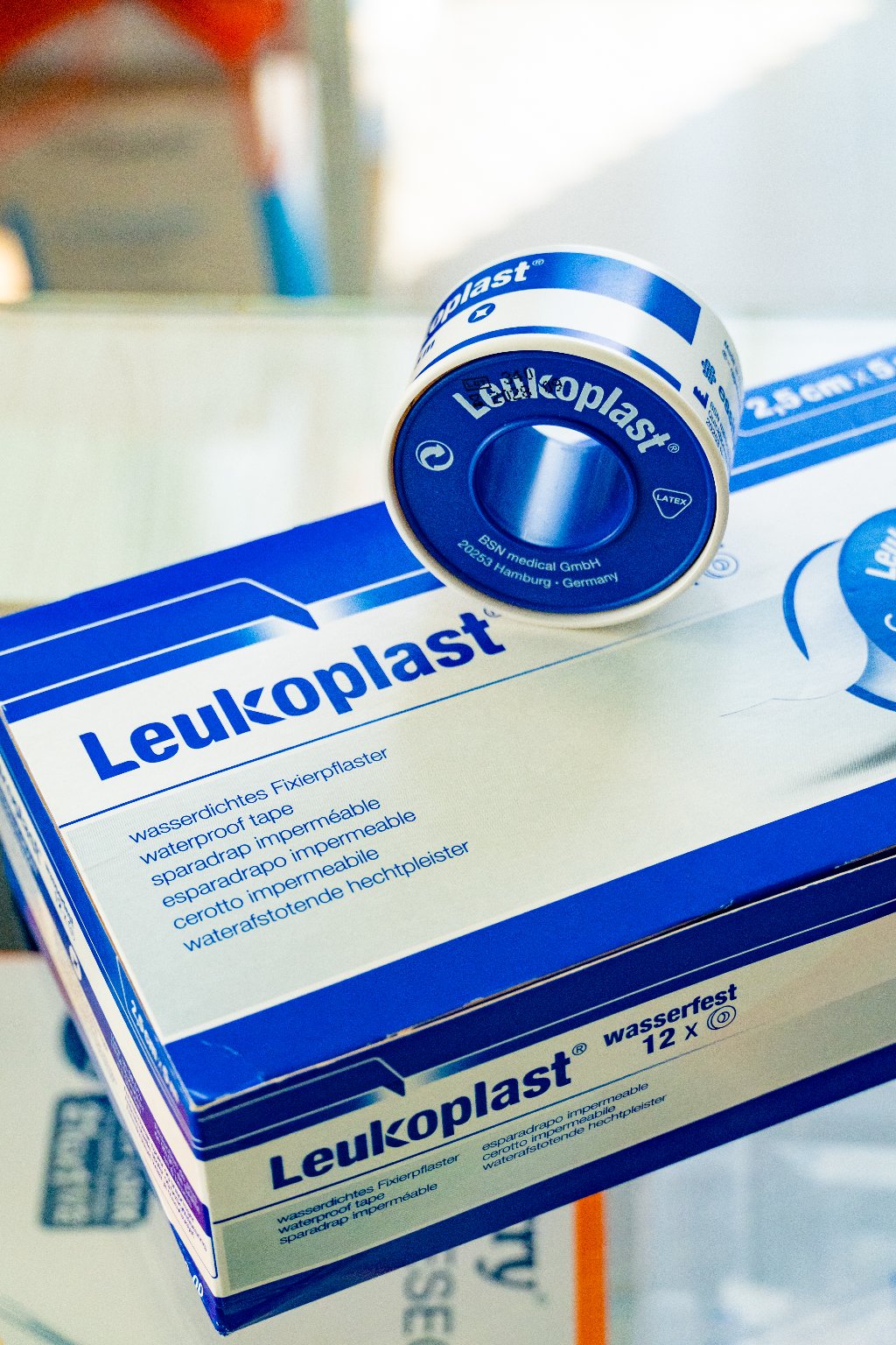 Leukoplast | 2.5 cm x 5 M |Cinta Adhesiva | Impermeable | Blanco